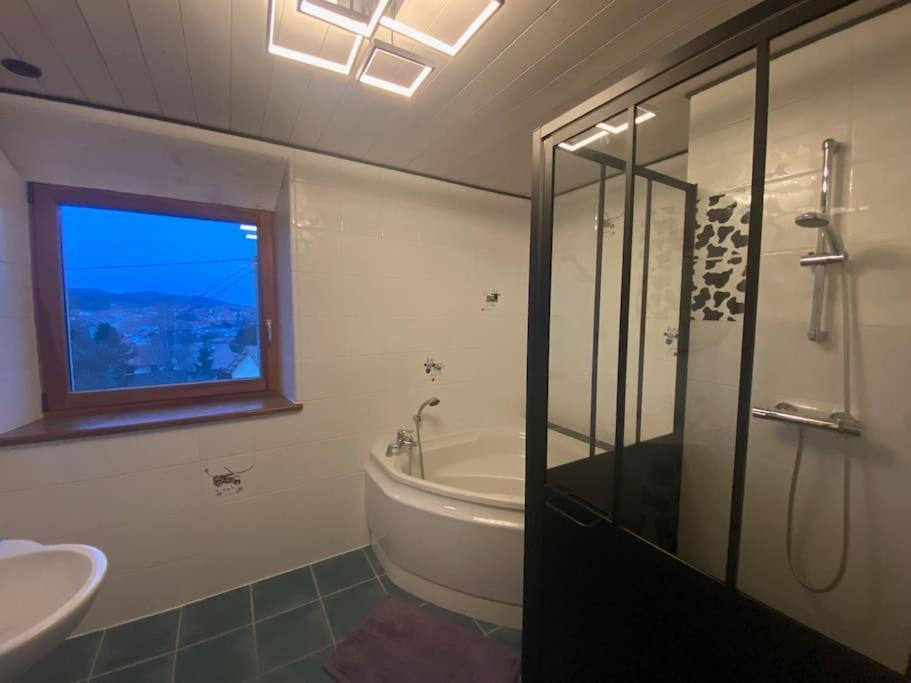 Orchamps-Vennes Logement Dans Maison + Exterieur מראה חיצוני תמונה